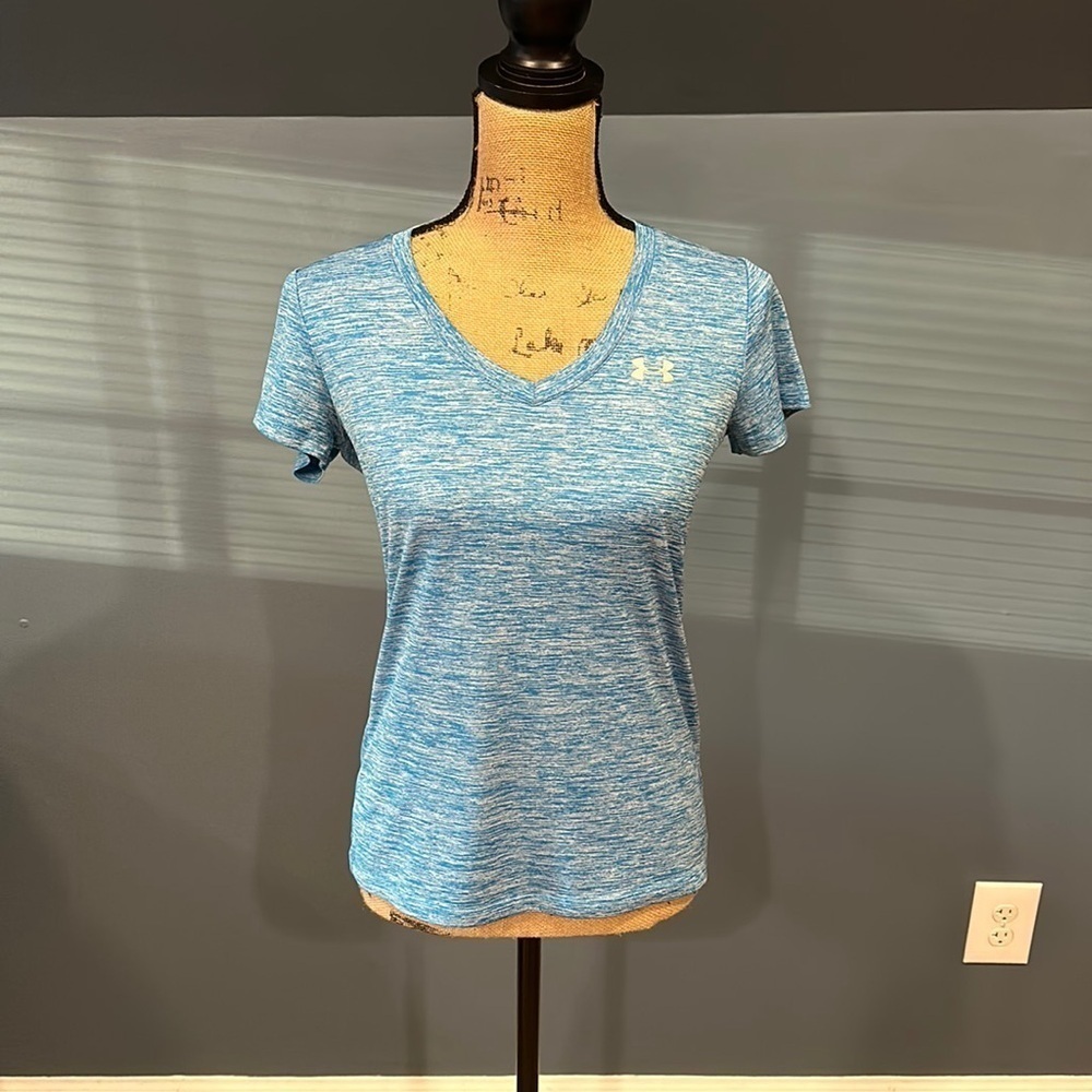Under Armour short sleeve shirt size small women’s